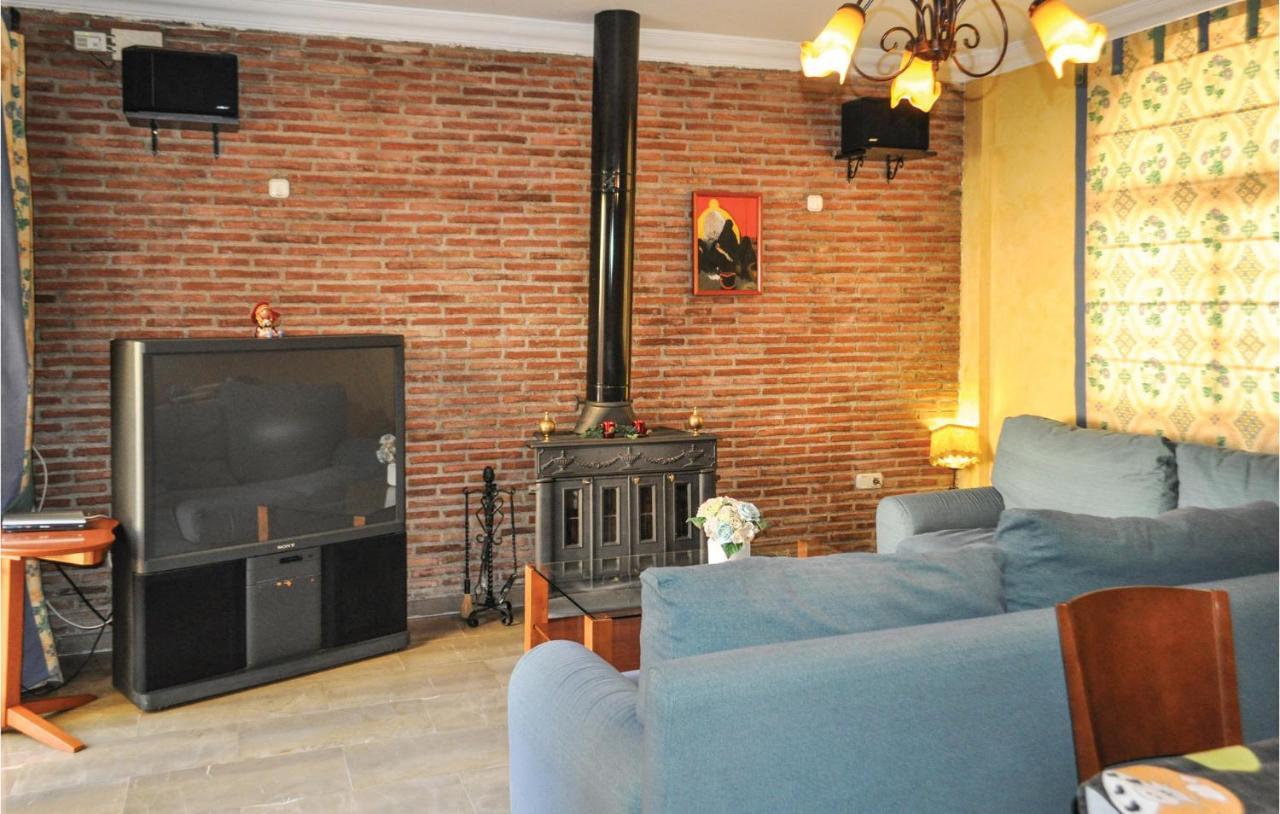 Cozy Home In Olivares With Outdoor Swimming Pool Buitenkant foto